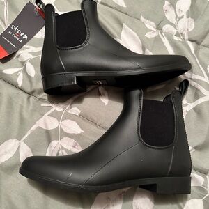 Storm by Cougar Black Weather Ankle Boots Elastic Side Panels sz 11 New in Box